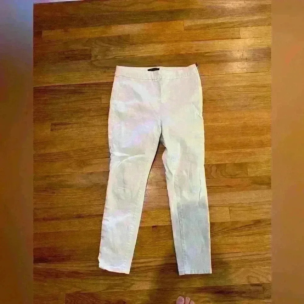 LIKE NEW Ann Taylor White Denim Side Zip Jeans